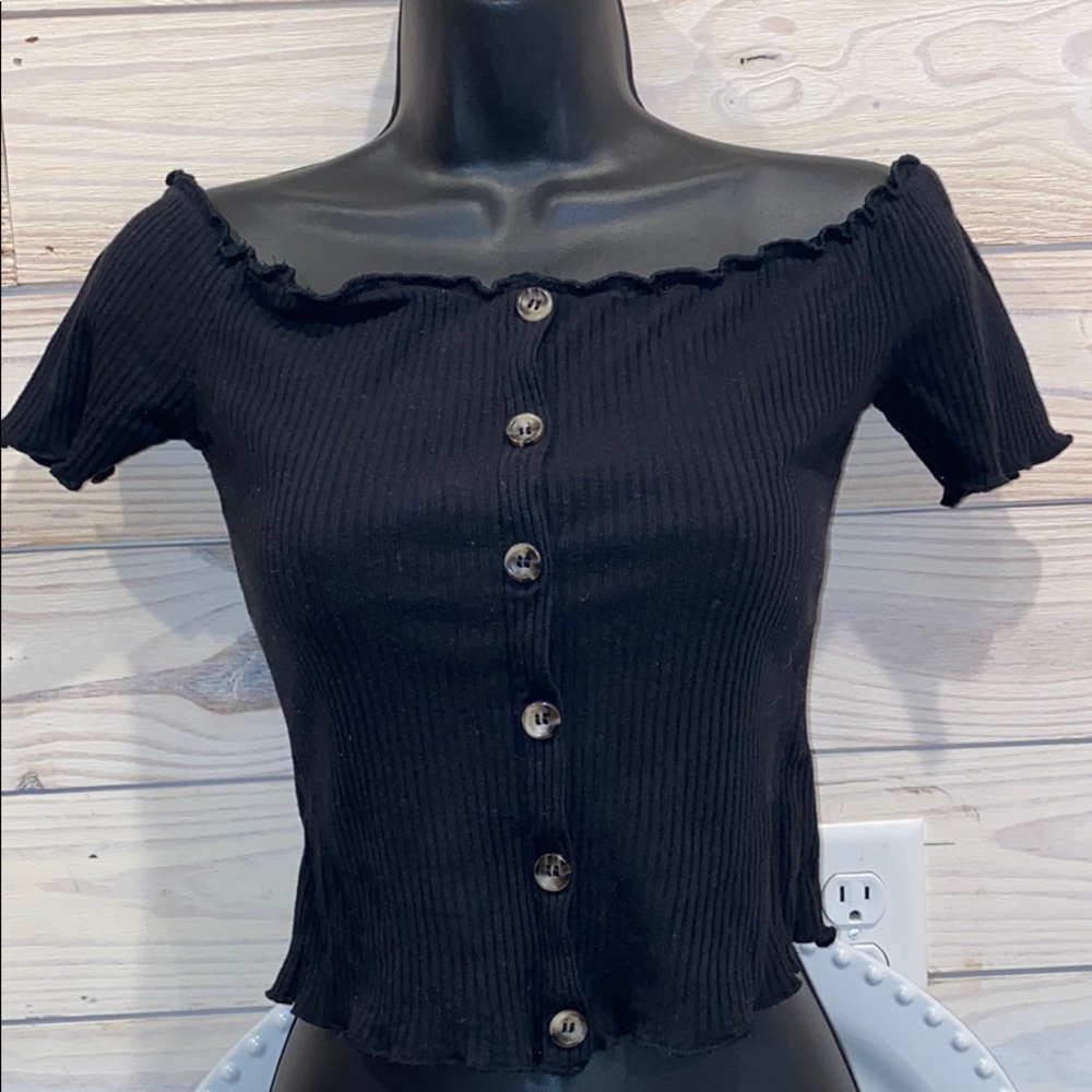 🍒SOLD🍒 Black Off the Shoulder Top!✨